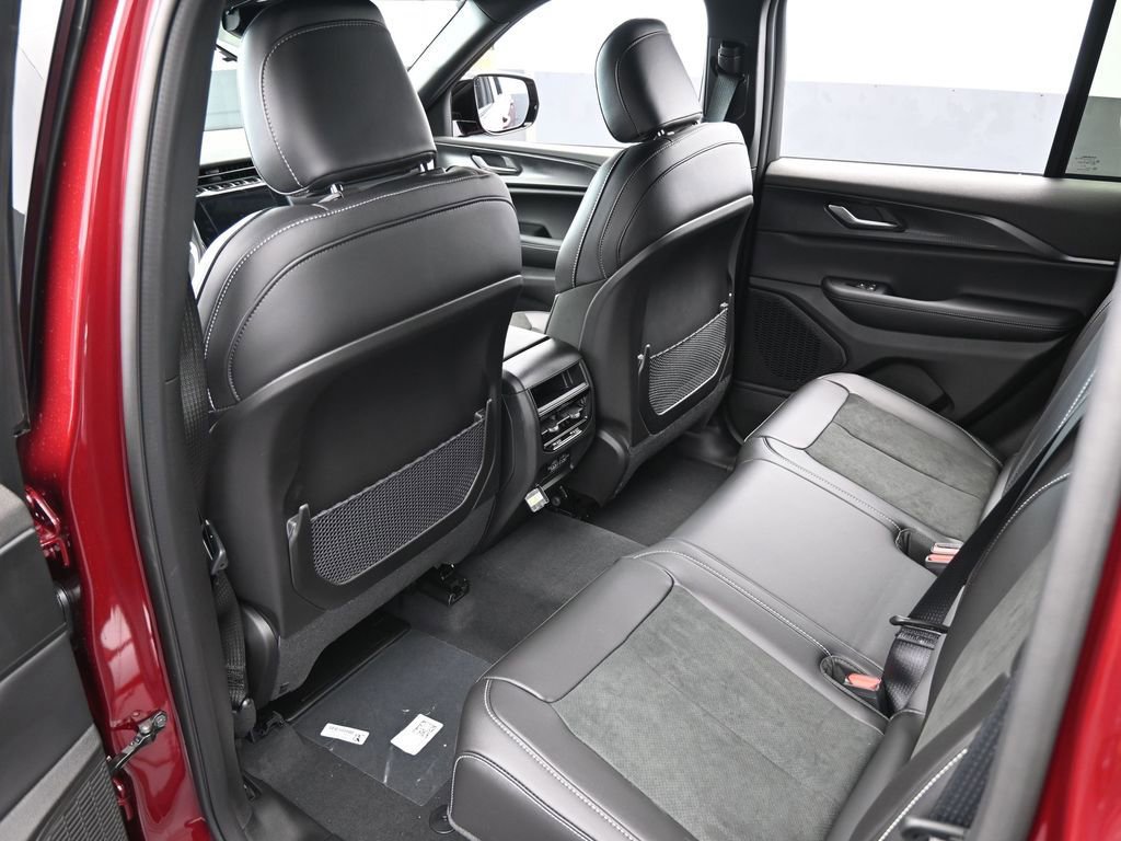 New 2025 Jeep Grand Cherokee Altitude image 28