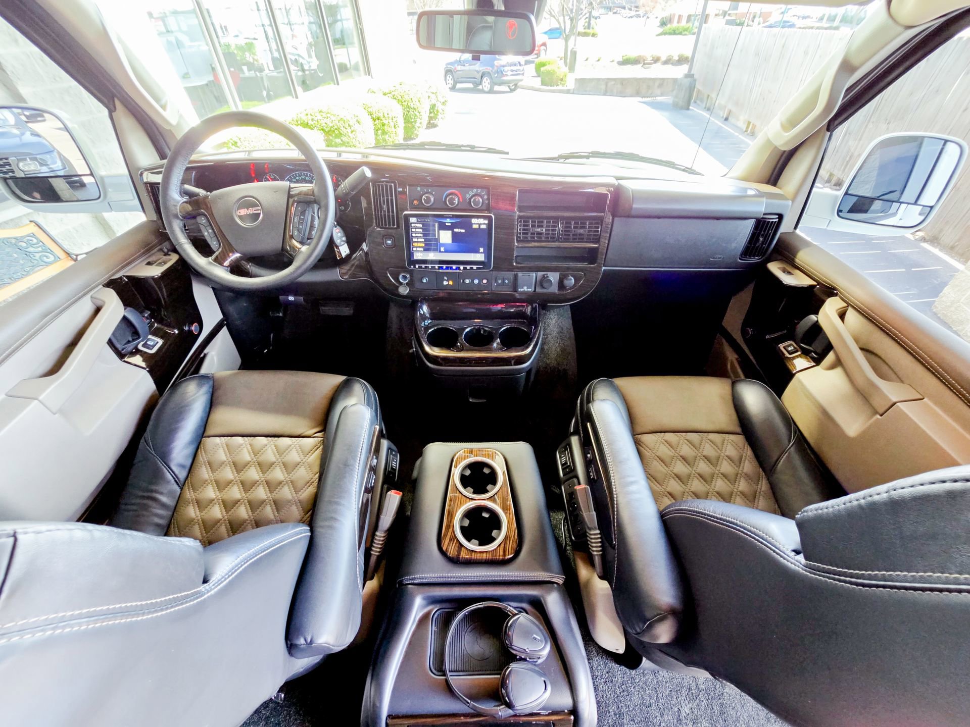 Used 2025 GMC Savana 2500 RWD image 2