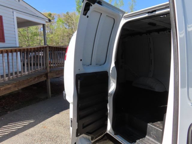 Used 2019 Chevrolet Express 2500 RWD image 16