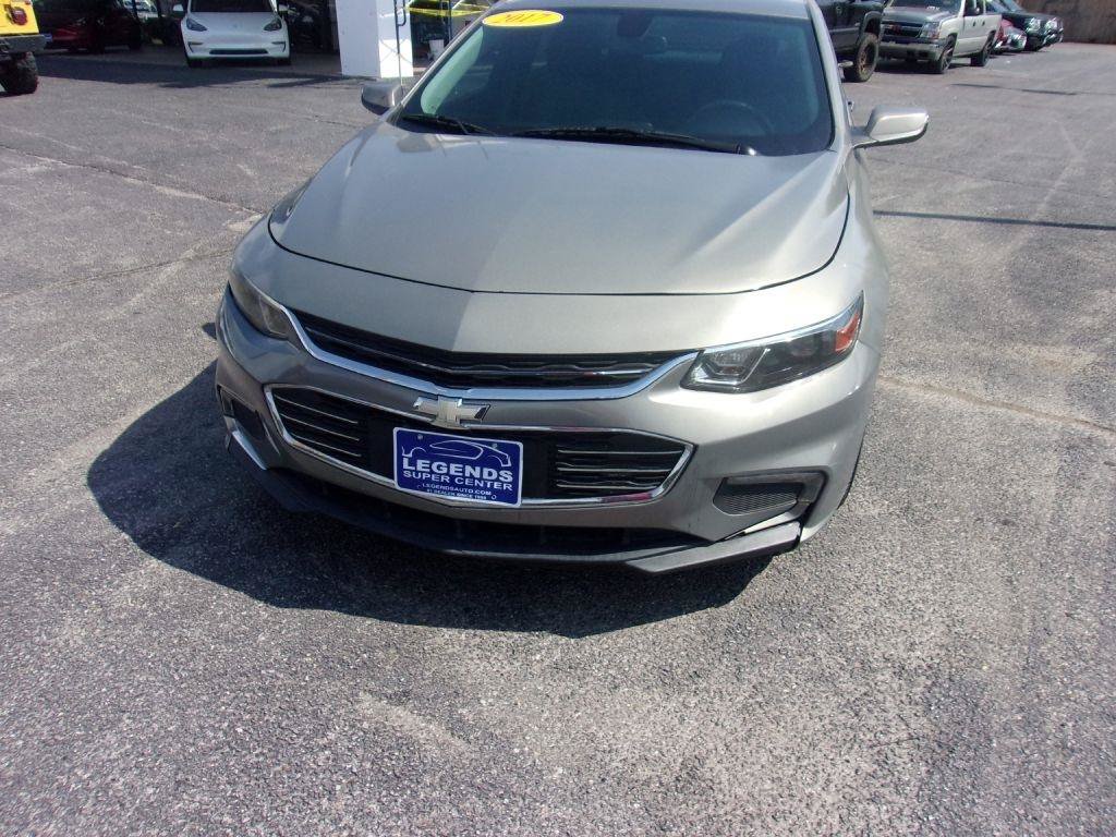 Used 2017 Chevrolet Malibu LT w/ Leather Package FWD image 12