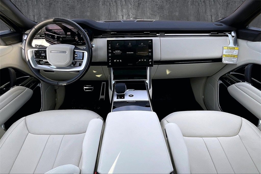 New 2025 Land Rover Range Rover SE image 5