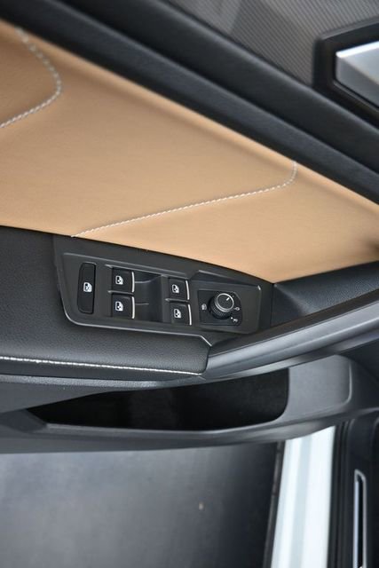 Used 2023 Volkswagen Tiguan SE R-Line FWD image 11