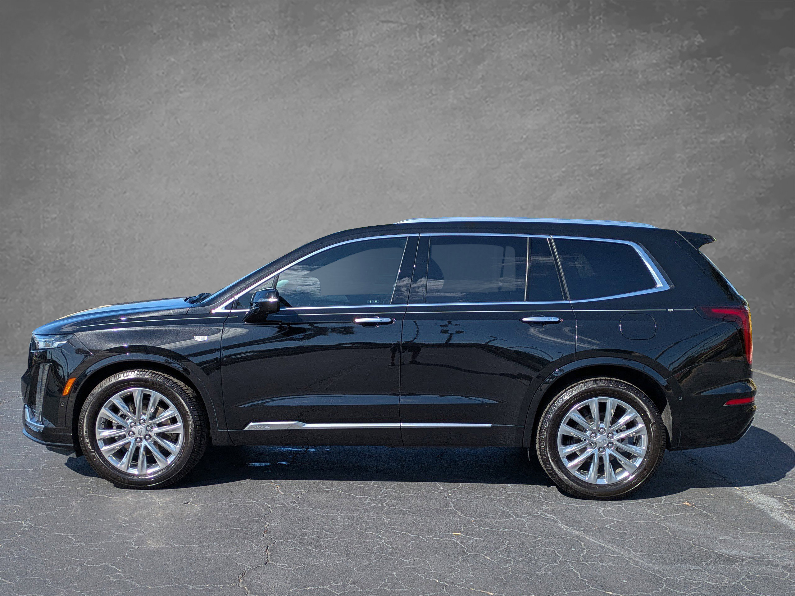 Certified 2023 Cadillac XT6 Premium Luxury w/ Technology Package image 3