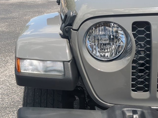 Used 2021 Jeep Gladiator Sport image 10