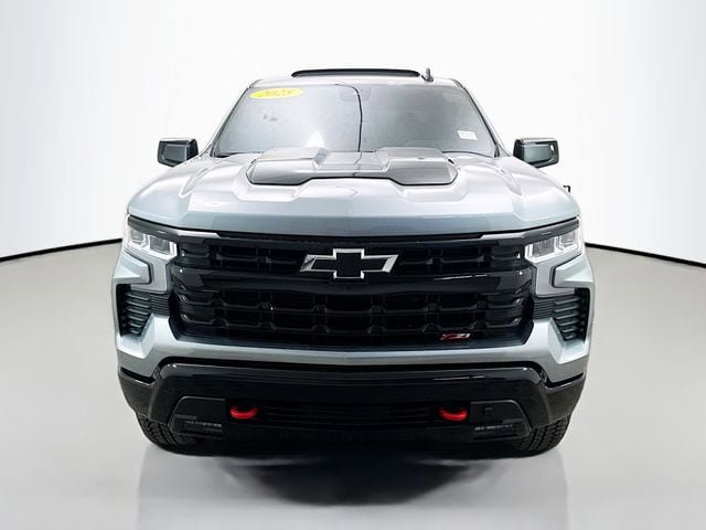 Used 2025 Chevrolet Silverado 1500 LT Trail Boss w/ Convenience Package II AWD/4WD image 2
