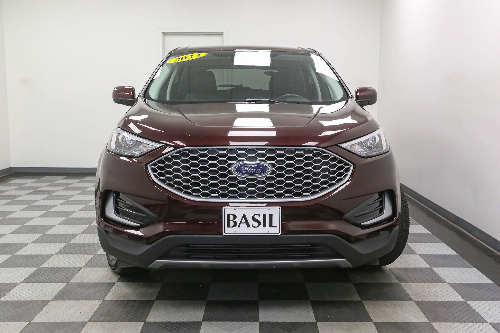 Used 2024 Ford Edge SEL AWD/4WD image 3