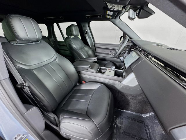 Used 2025 Land Rover Range Rover SE image 30