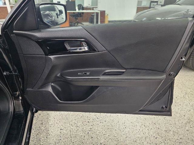 Used 2016 Honda Accord LX image 29