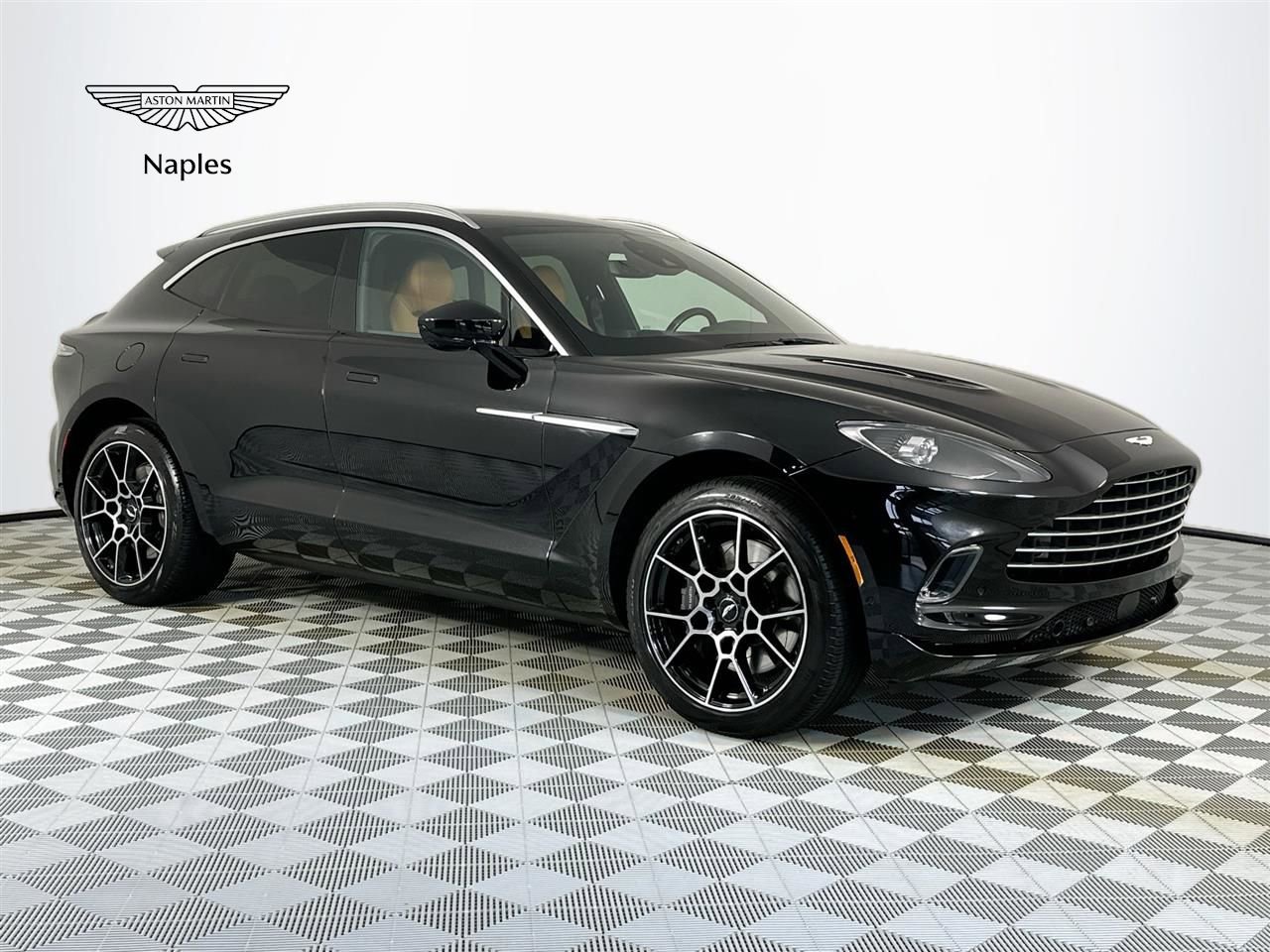 Used 2022 Aston Martin DBX AWD/4WD image 1
