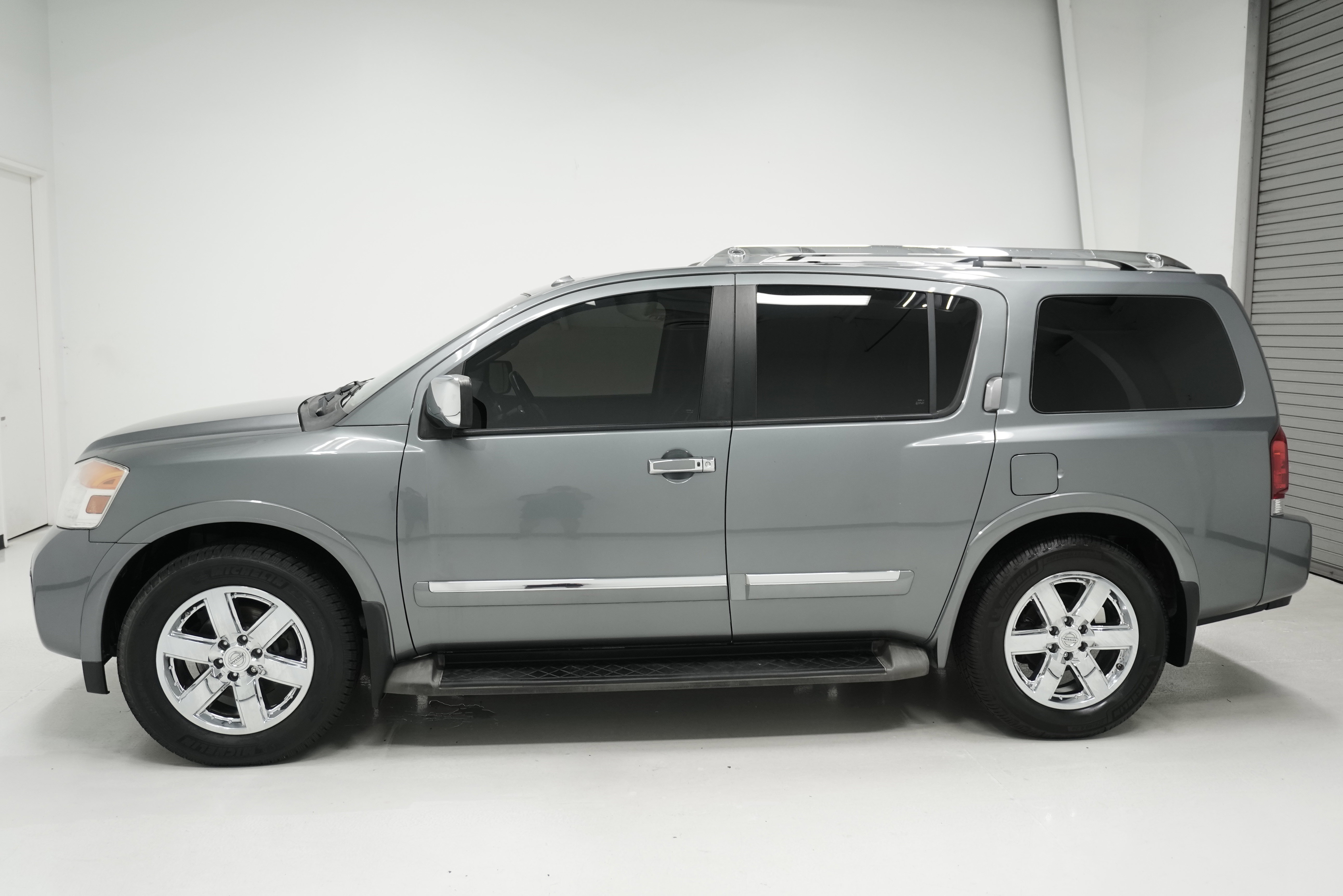 Used 2014 Nissan Armada Platinum w/ 2nd Row Captain Seat Package RWD image 5
