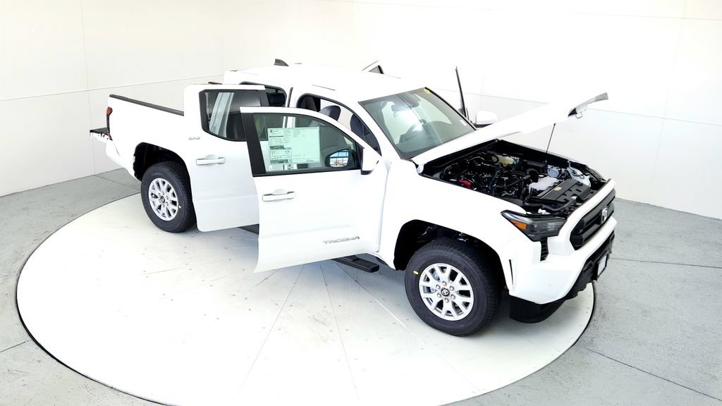 Used 2025 Toyota Tacoma SR5 AWD/4WD image 20