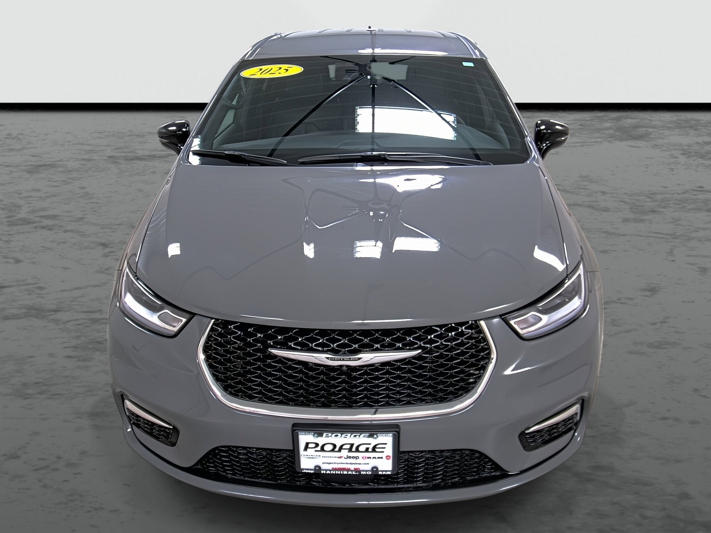 Used 2025 Chrysler Pacifica Select FWD image 6