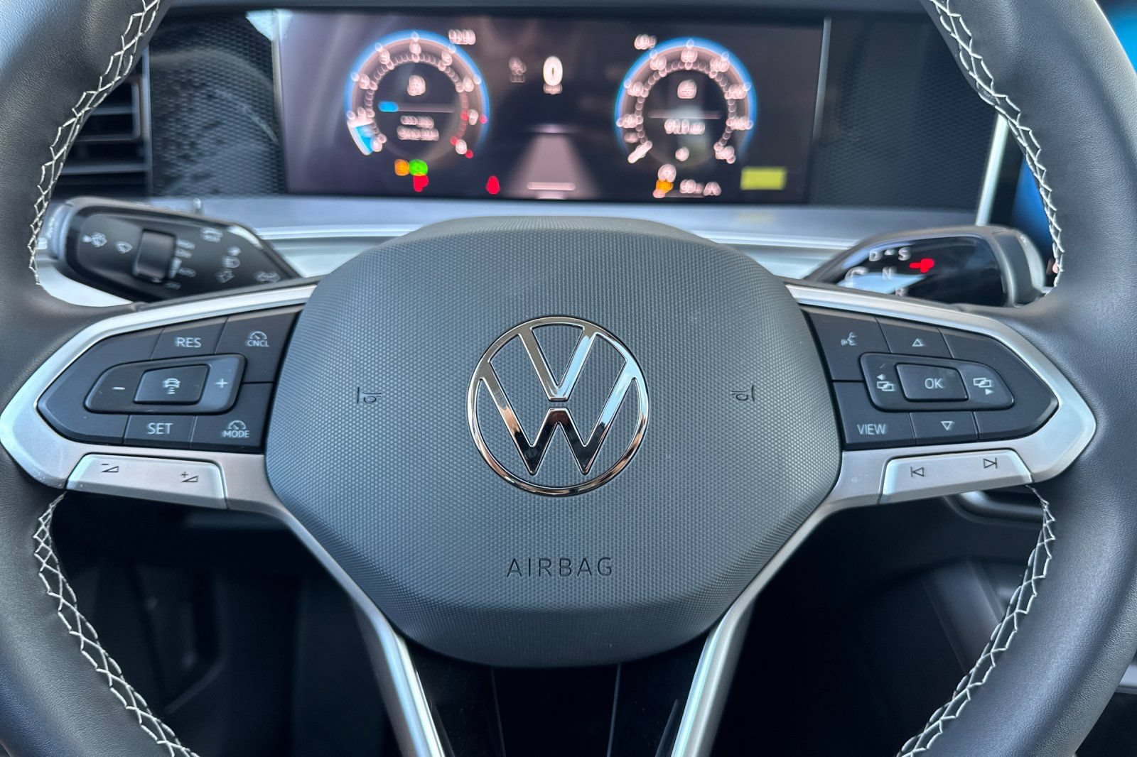 New 2025 Volkswagen Tiguan SE AWD/4WD image 23