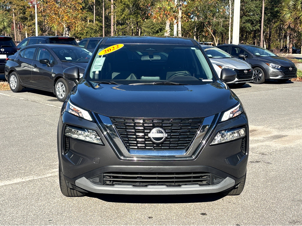 Used 2022 Nissan Rogue SV image 2