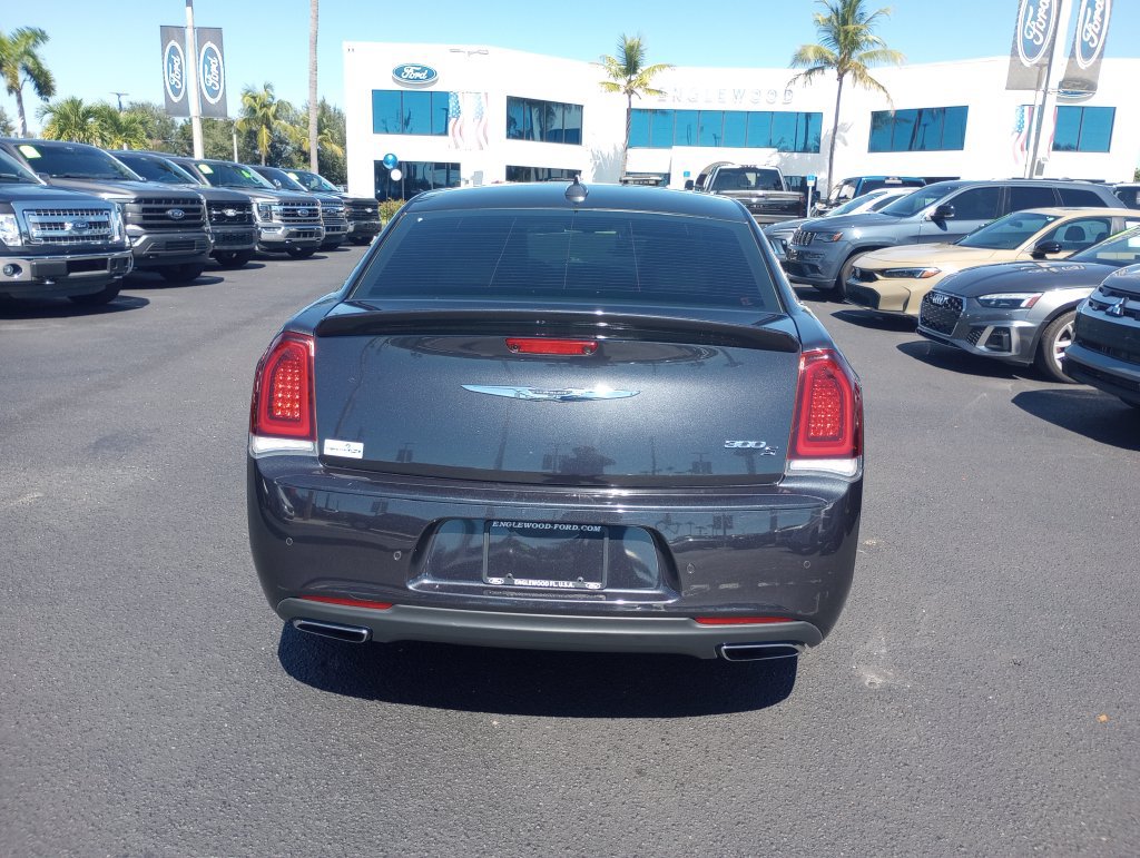 Used 2018 Chrysler 300 S w/ 300S Premium Group RWD image 6