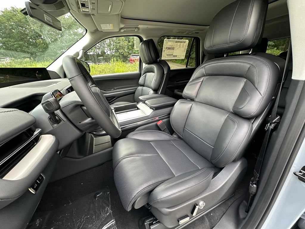 New 2027 Lincoln Navigator Reserve AWD/4WD image 18
