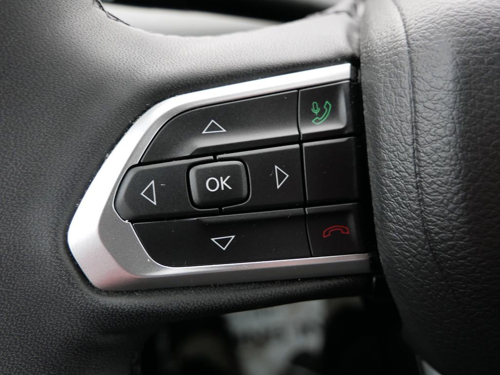 Used 2025 Jeep Compass Limited image 23