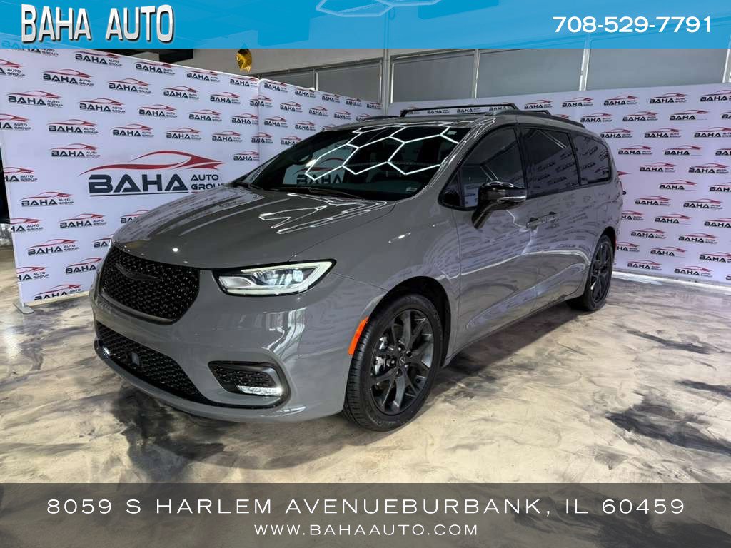Used 2025 Chrysler Pacifica Limited FWD image 1