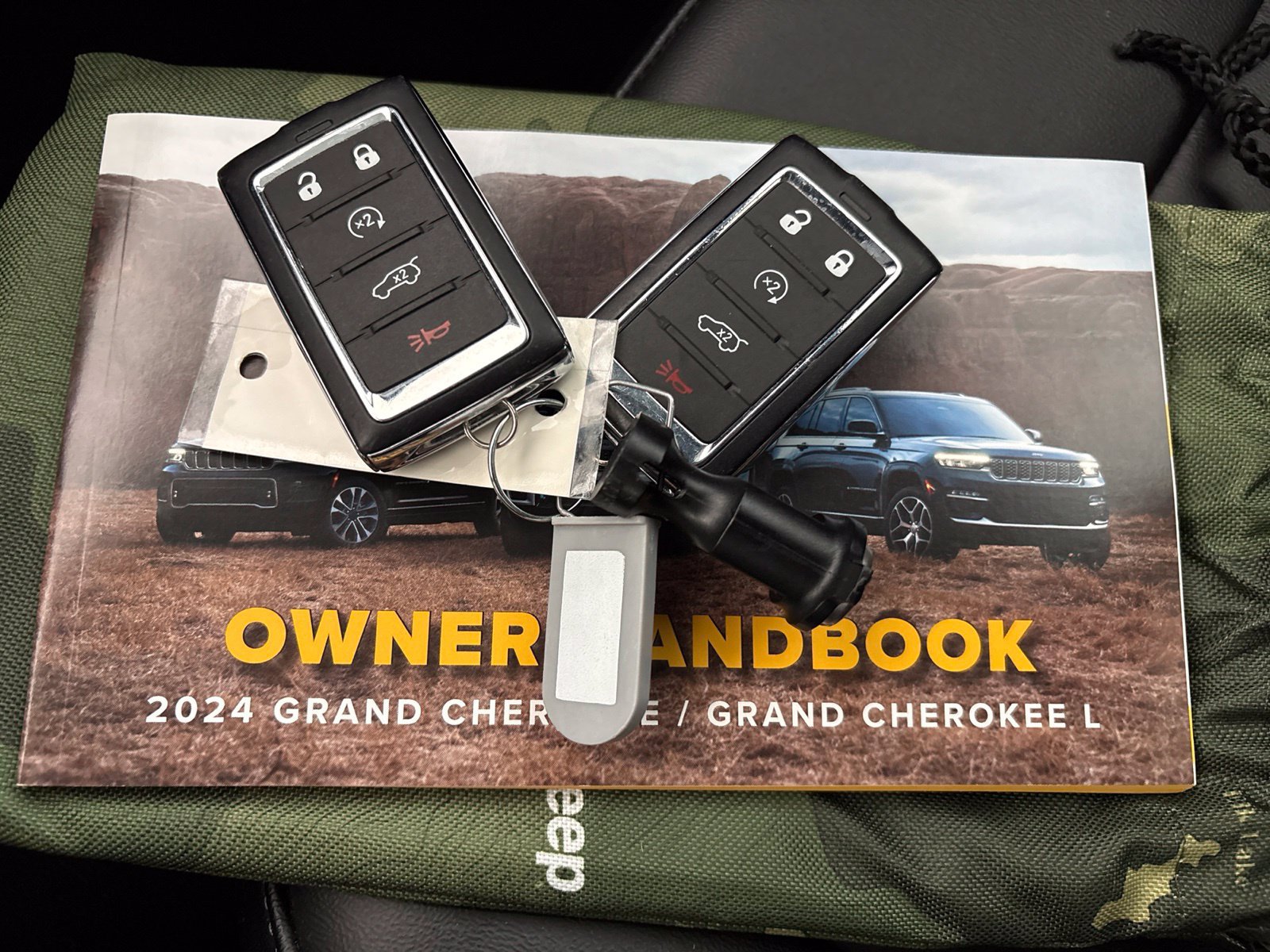Used 2024 Jeep Grand Cherokee L Limited w/ Black Appearance Package RWD image 36