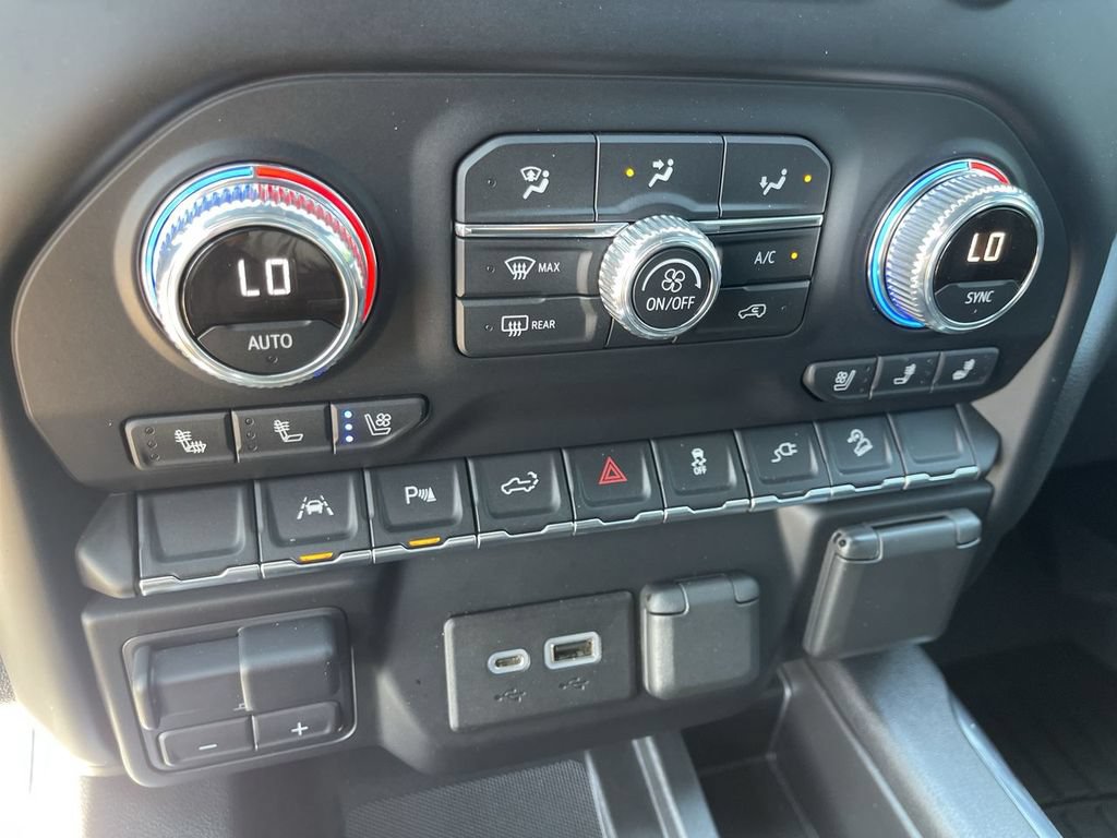 Used 2022 GMC Sierra 1500 AT4 w/ AT4 Premium Package AWD/4WD image 18