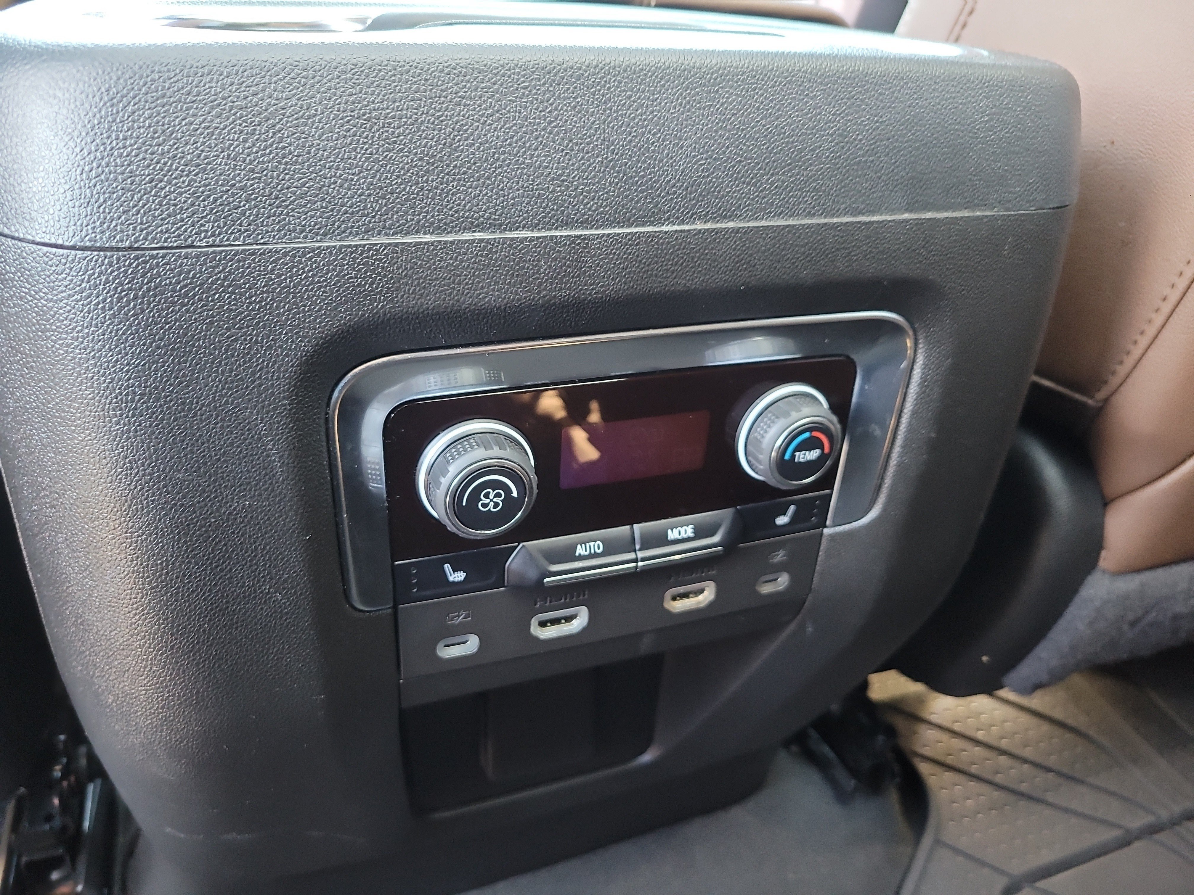 Used 2024 Chevrolet Suburban High Country AWD/4WD image 14