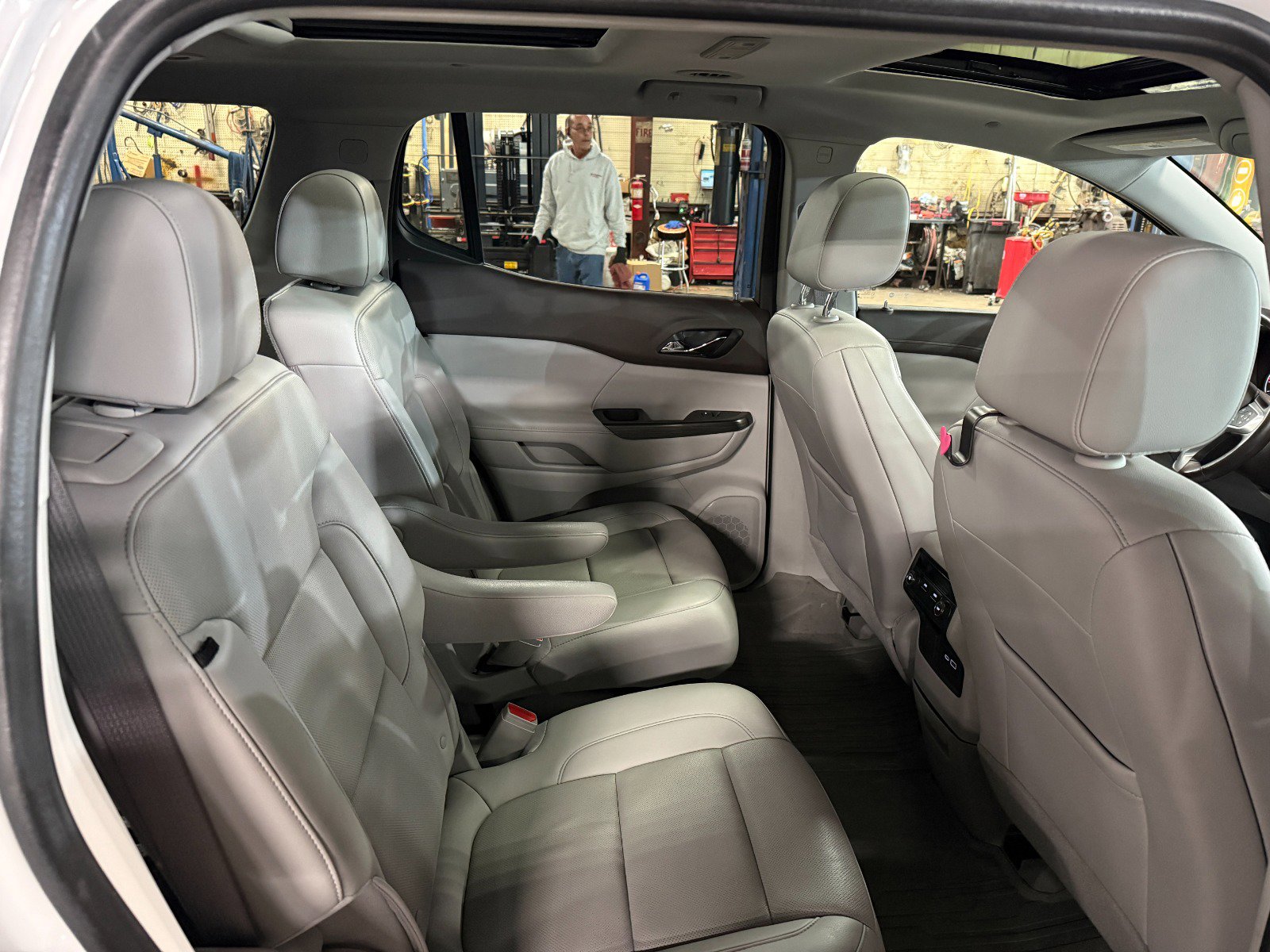 Used 2022 GMC Acadia SLT w/ LPO, Floor Liner Package image 21