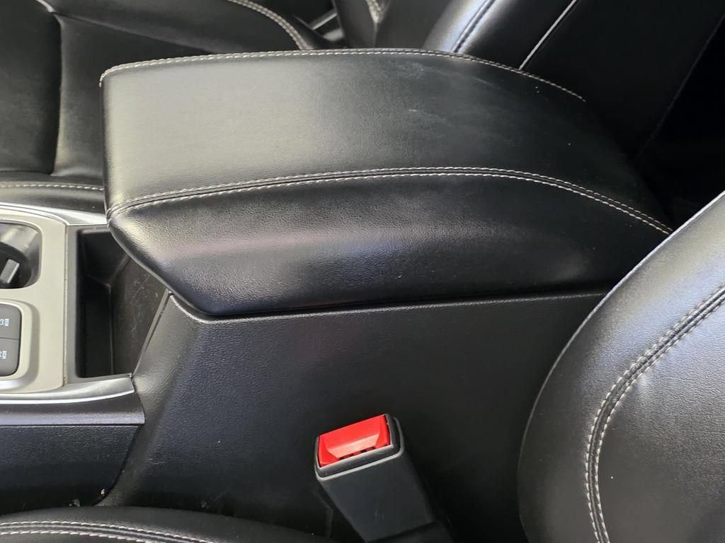 Used 2023 Ford Explorer XLT w/ Equipment Group 202A RWD image 8