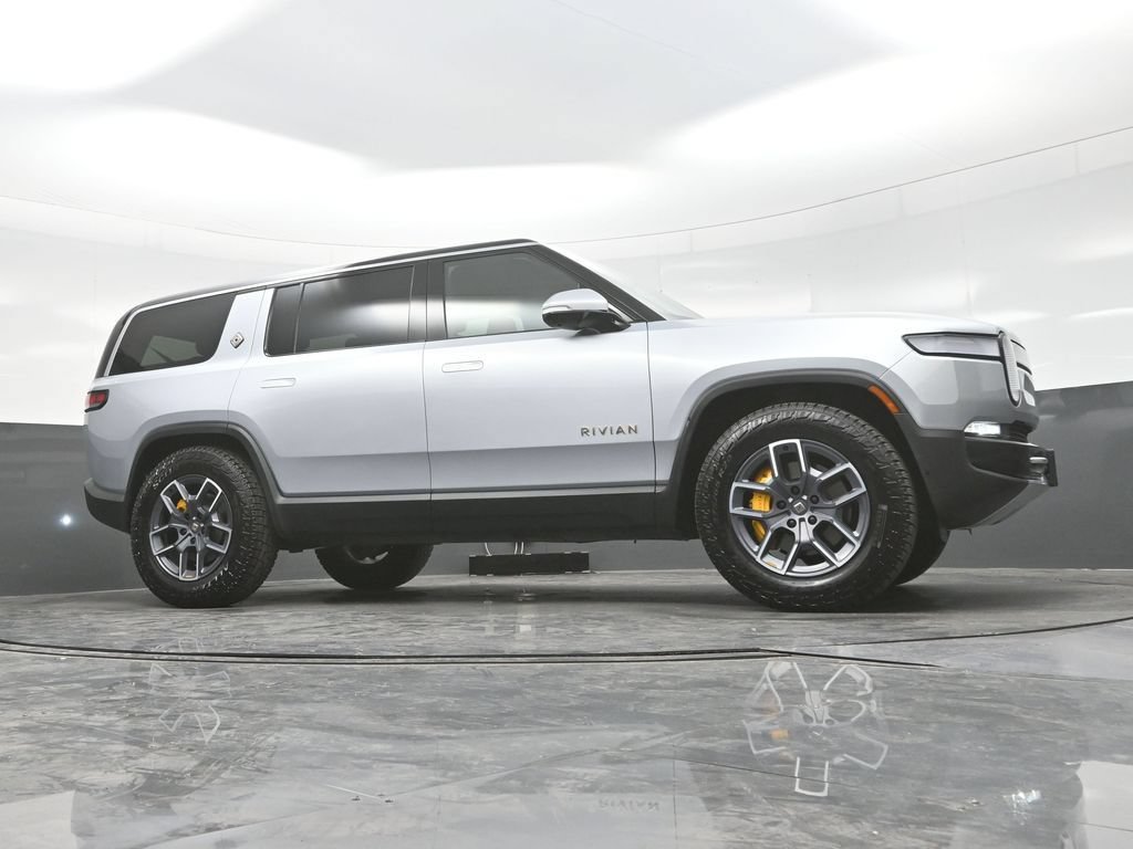 Used 2023 Rivian R1S Adventure AWD/4WD image 32