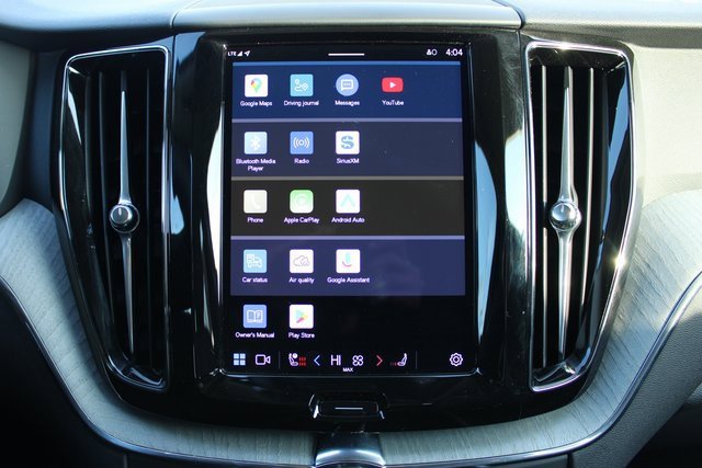 Used 2025 Volvo XC60 B5 Plus image 22