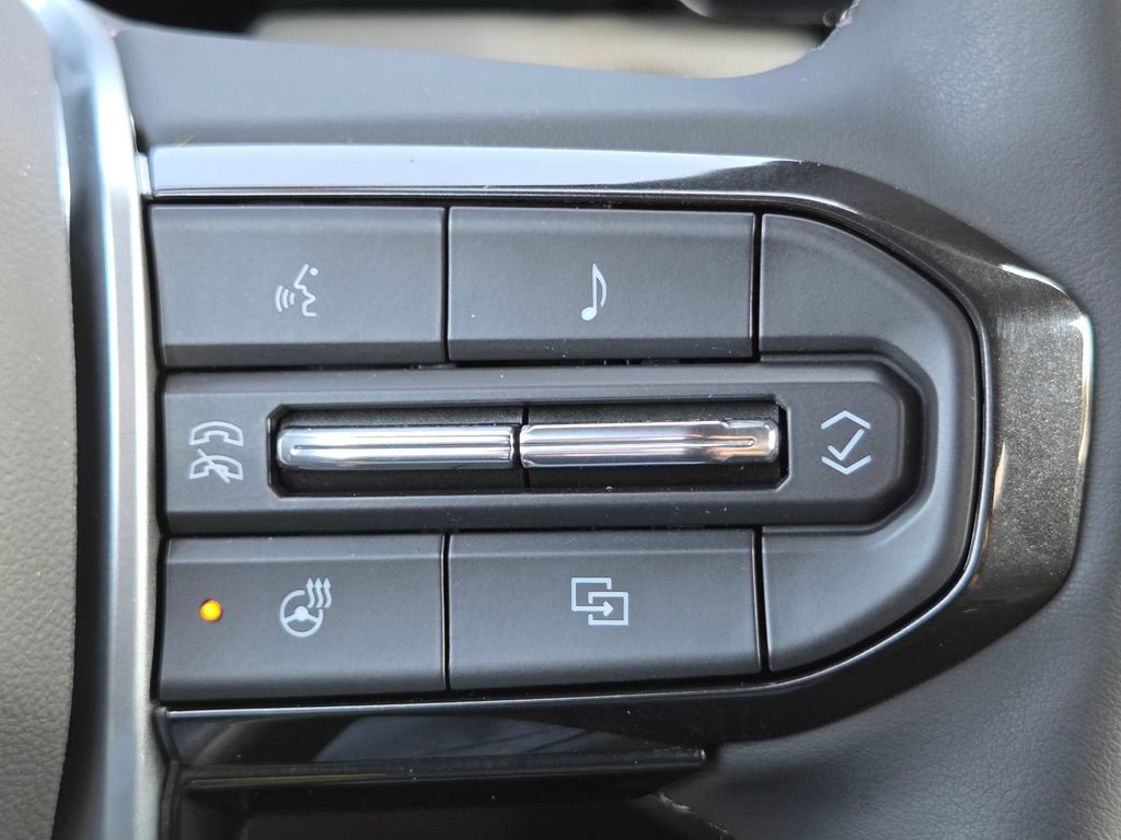Used 2025 Chevrolet Colorado ZR2 w/ Technology Package AWD/4WD image 18