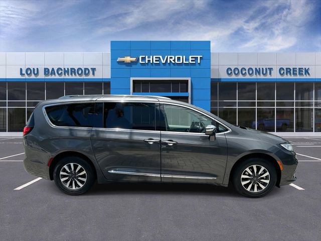Used 2021 Chrysler Pacifica Limited w/ Uconnect Theater Family Group FWD image 9