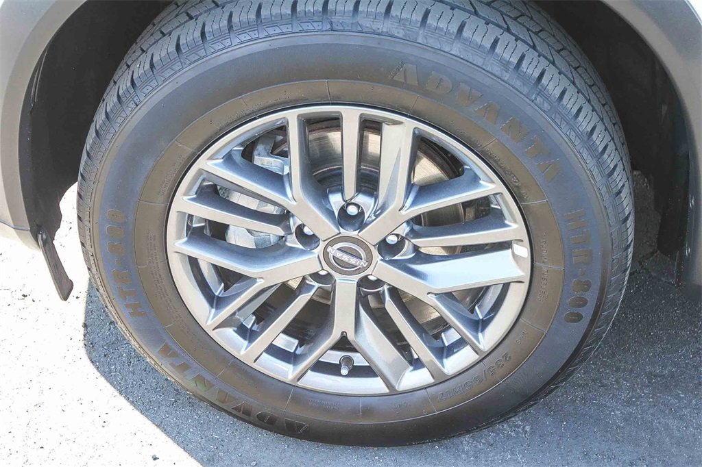 Used 2023 Nissan Rogue S image 14