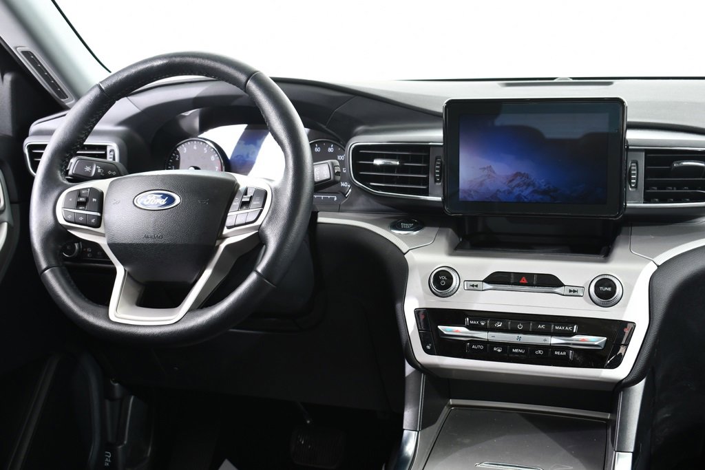 Used 2022 Ford Explorer XLT w/ Equipment Group 202A image 8