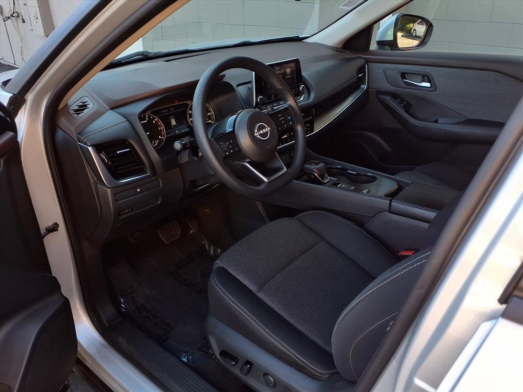 Used 2023 Nissan Rogue SV image 15