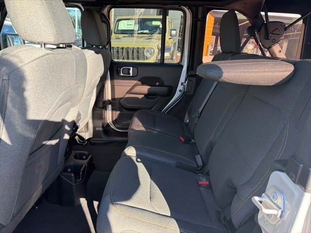 Used 2024 Jeep Wrangler Sahara w/ Safety Group image 10