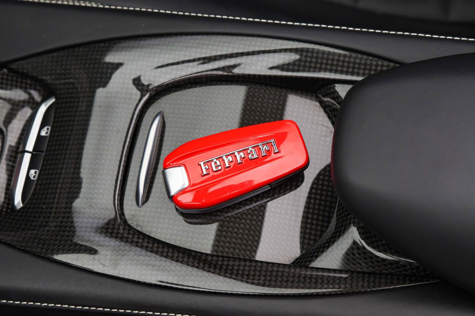 Used 2019 Ferrari Portofino image 21