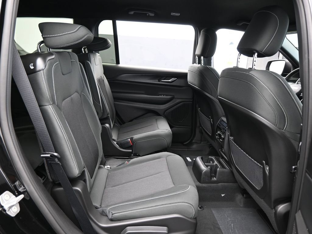 New 2026 Jeep Grand Cherokee L Laredo image 39