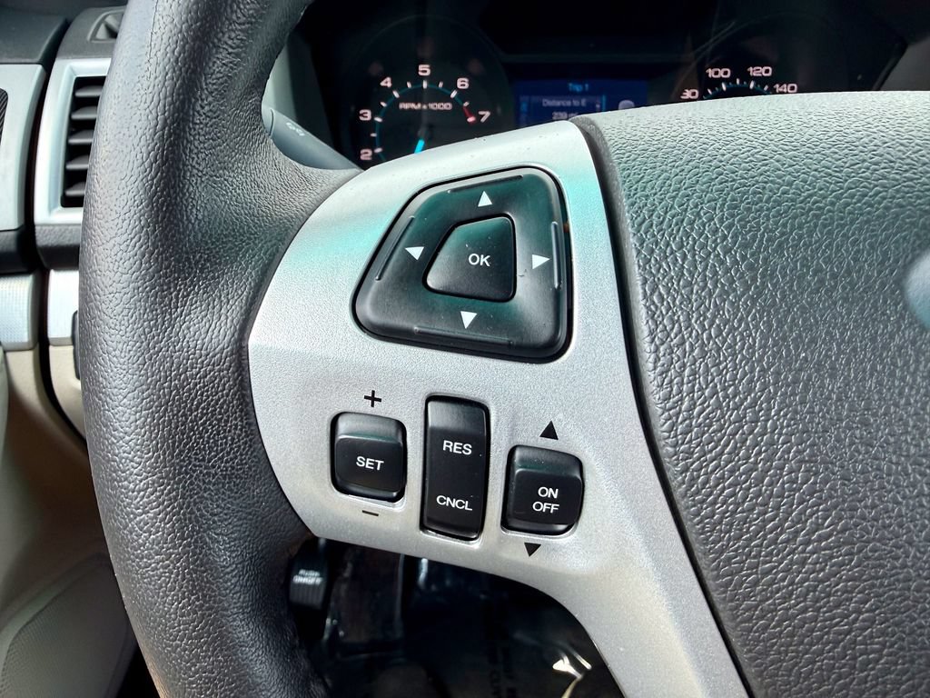 Used 2015 Ford Explorer XLT AWD/4WD image 28