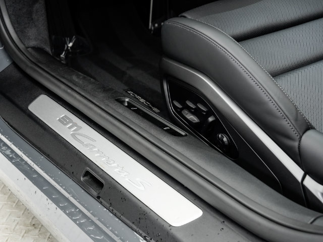 Certified 2025 Porsche 911 Carrera S RWD image 11
