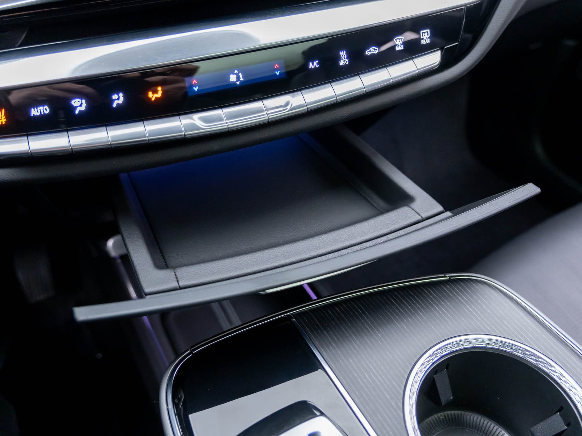 Certified 2025 Cadillac Lyriq Luxury w/ LPO, Floor Liner Package image 34