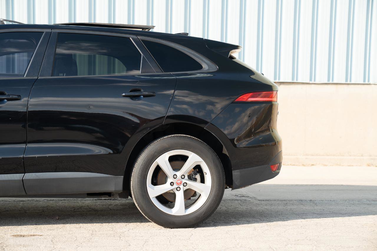 Used 2017 Jaguar F-PACE Premium image 8