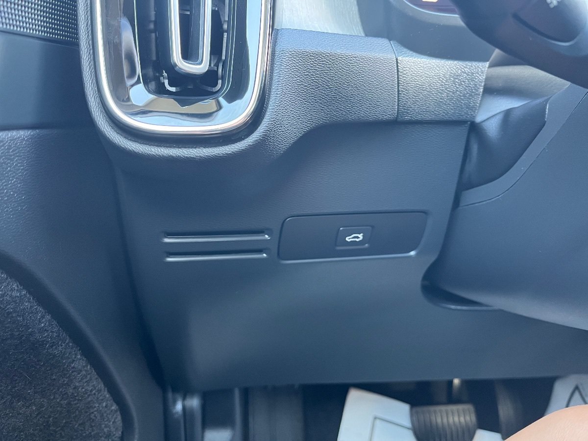 Used 2023 Volvo XC40 B5 Plus AWD/4WD image 21