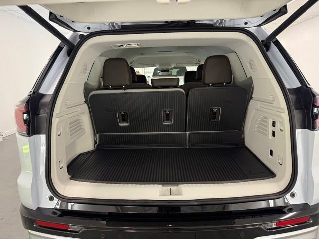 New 2026 GMC Acadia Denali w/ Super Cruise Package FWD image 8