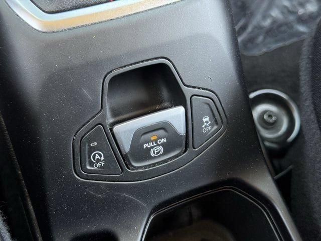 Used 2023 Jeep Renegade Trailhawk AWD/4WD image 20