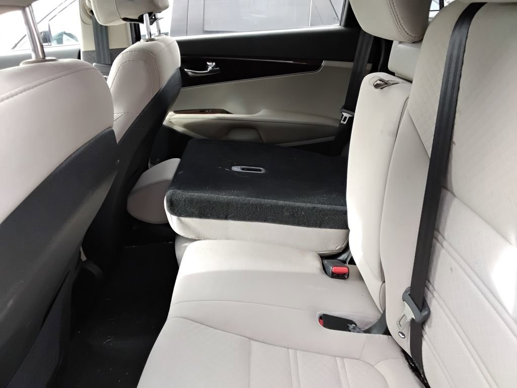 Used 2017 Kia Sorento LX image 10