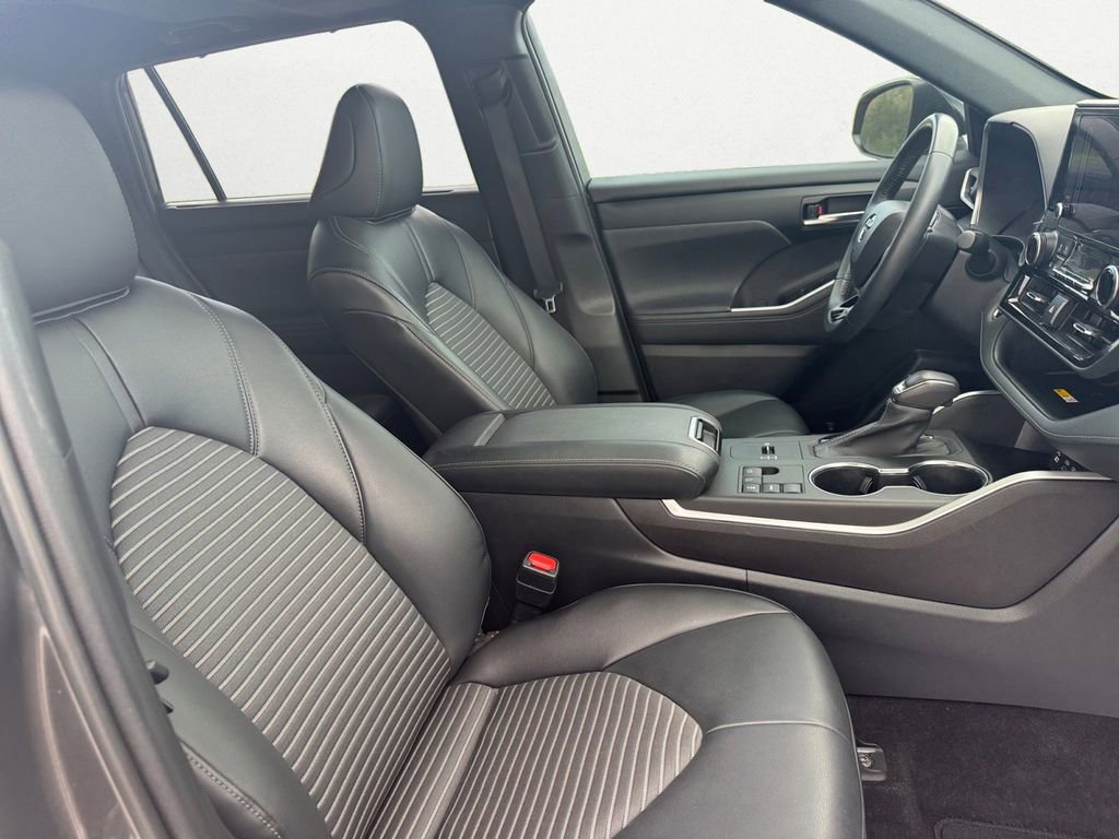 Used 2023 Toyota Highlander XSE image 15