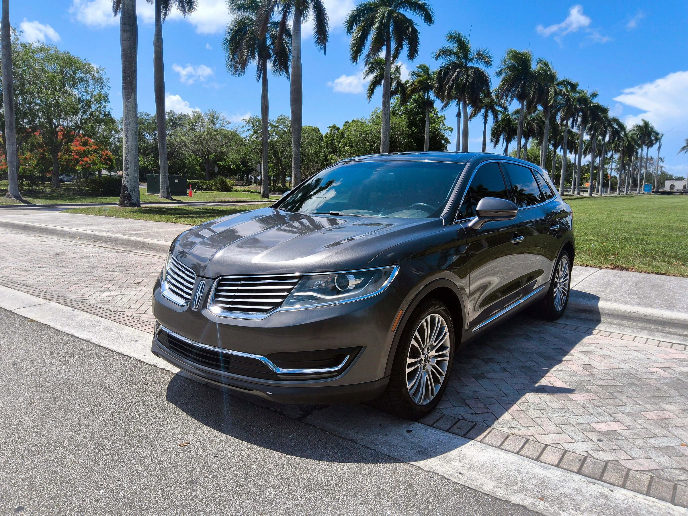 Used 2018 Lincoln MKX Reserve FWD image 2