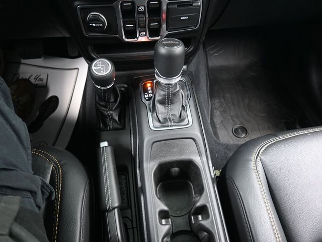 Used 2025 Jeep Gladiator Sport image 11