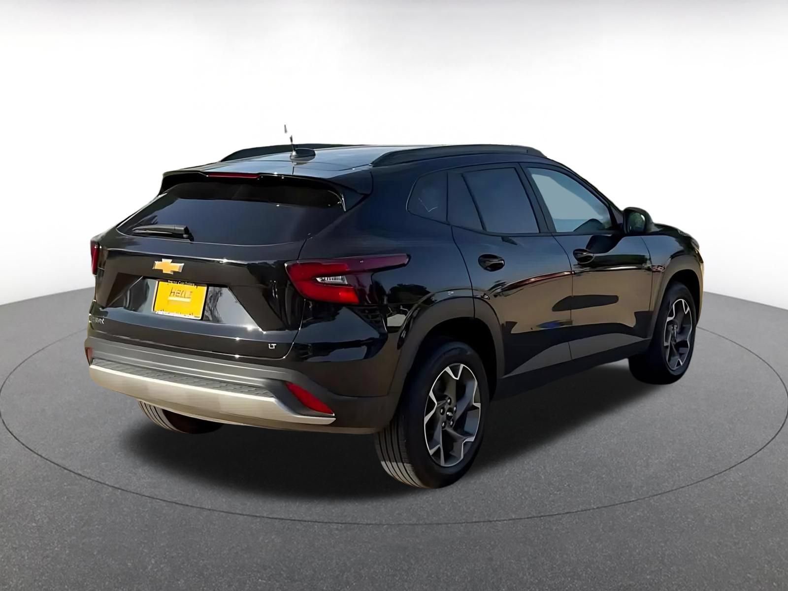 Used 2025 Chevrolet Trax LT w/ LT Convenience Package FWD image 14