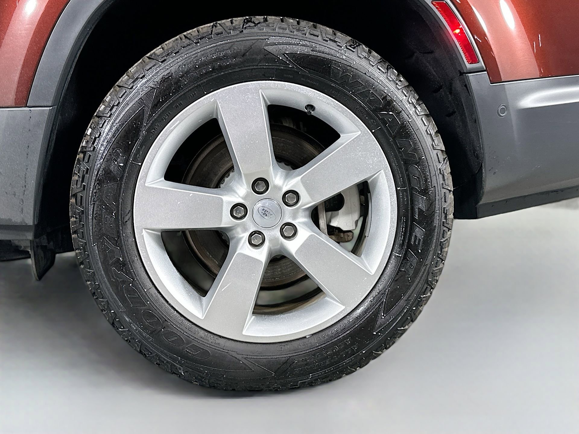 Certified 2025 Land Rover Defender 130 S image 34